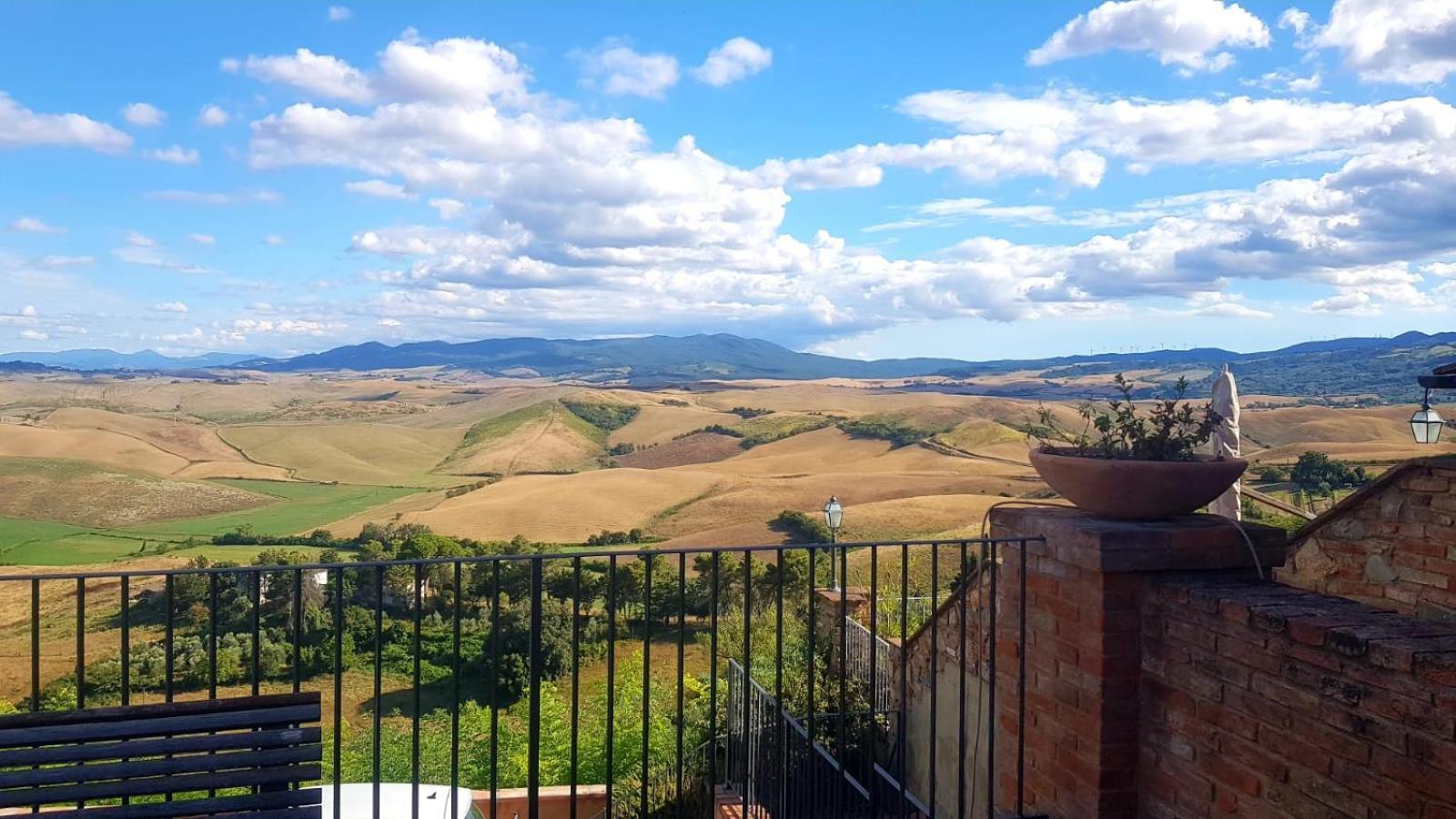 La Casa Della Luna Apartamento Terricciola Exterior foto